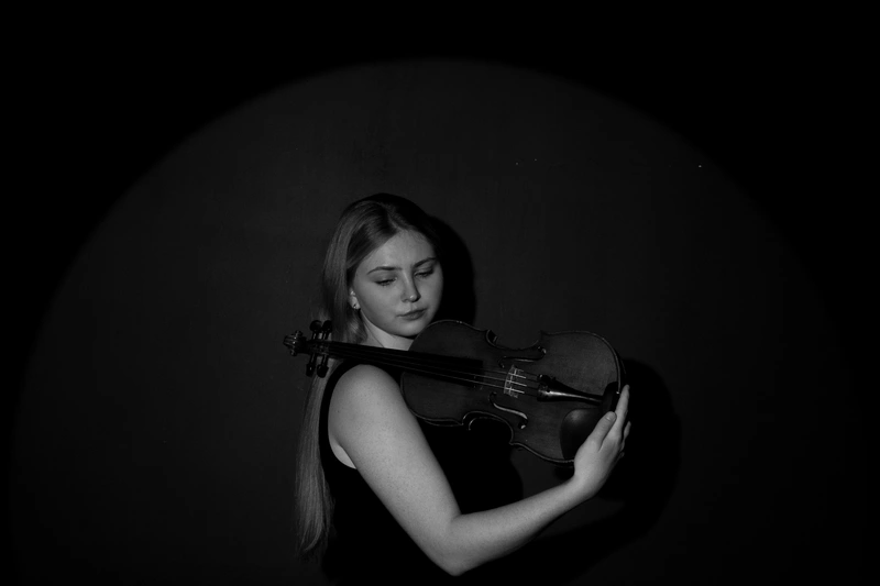 Black-and-white portrait of Gabrielė Santockytė holding her violin